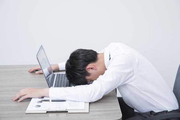 依法界定语言边界：如何在职场中平衡自由与责任 图1