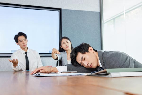 梦见自己被熟人校园暴力：心理压力与回忆的反映图1