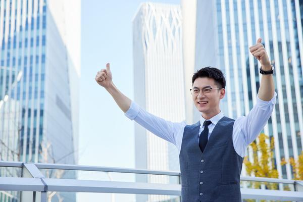 《以实干担当磨砺自己：奋斗进取的路径与力量》图1