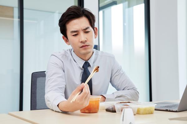 吃饭烫伤事件频发，侵权责任应如何承担？ 图1