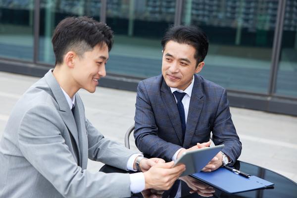 《紧急避险汽车原理图讲解：掌握安全驾驶的关键技巧》 图1