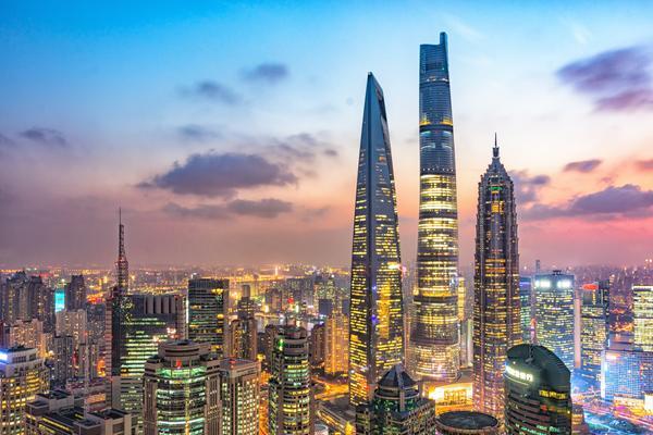 惊现高空抛物悲剧：惊险瞬间让人心疼 图1
