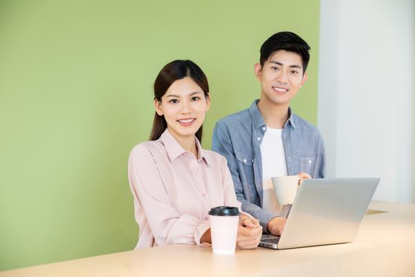 《女子凌晨高空抛物，险些害了他人生命》 图2