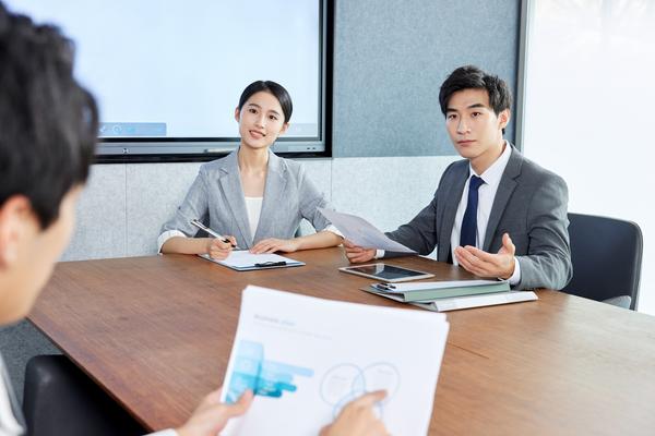《校园暴力问题年轻化：青少年成长中的隐忧》图1
