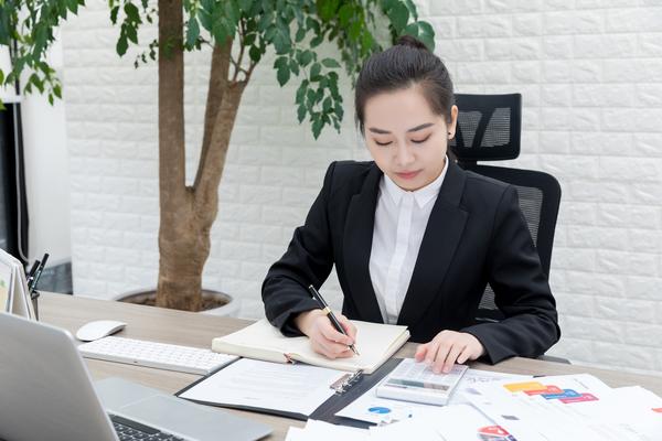 《校园暴力：女孩子的正常遭遇吗？》图1