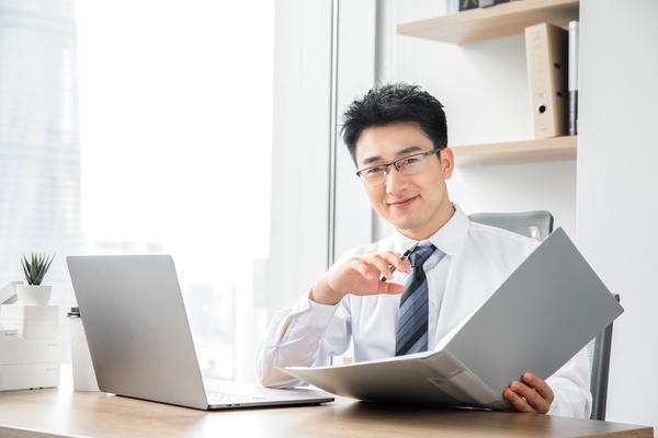 《明星联手反对校园暴力：广告新形式引领社会关注》 图2