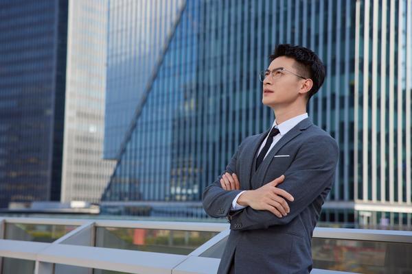 《都市武侠校园暴力：少年江湖梦与现实冲突》 图2
