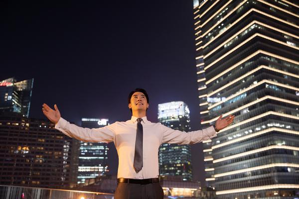 夜晚噪音扰民问题亟待解决：噪音源治理与居民权益保障图1