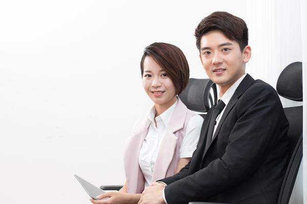 《校园暴力案件震惊社会，政府紧急召开会议应对》 图2