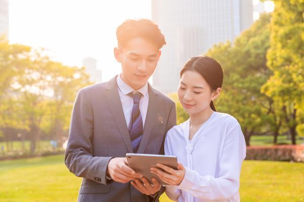 《校园暴力素人博主揭秘：网络红人是如何一步步走向悲剧的？》图1