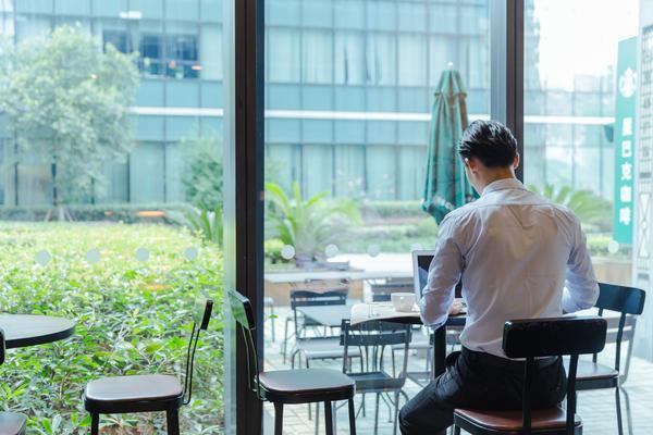 紧急避险还是救人？英文中如何表达这种困境图1