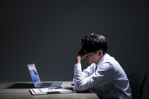 紧急避险：精神病患者持刀袭击，勇敢者成功应对 图2