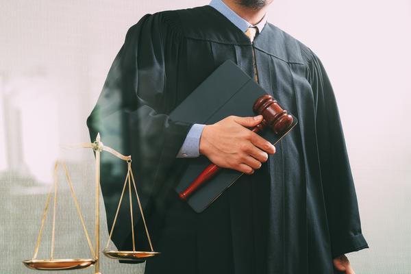 中国高空抛物入刑第一案：司法实践与社会影