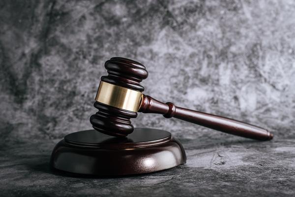 人饿死紧急避险的法律界定与责任承担