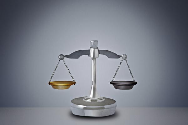 紧急避险的违法性阻却问题及法律规定探析