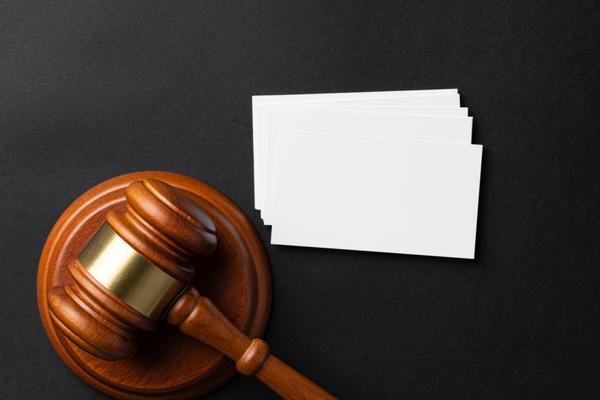 高空抛物致人死亡：法律责任与社会警示