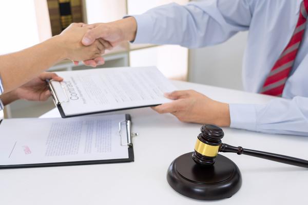 离婚索要19万赔偿款|婚姻损害赔偿的法律实践与判例分析 图2