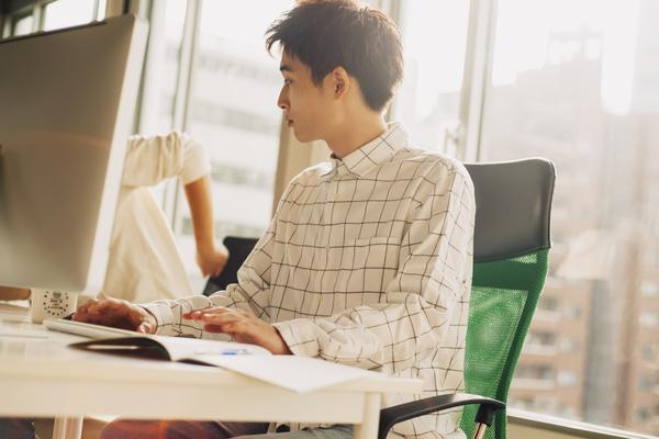 《预防校园暴力：班会课PPT设计与实践》图1