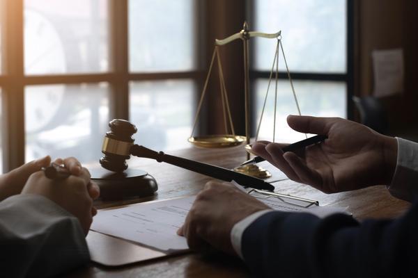 侵权责任法视角下的原告起诉权利与被告抗辩策略 图1