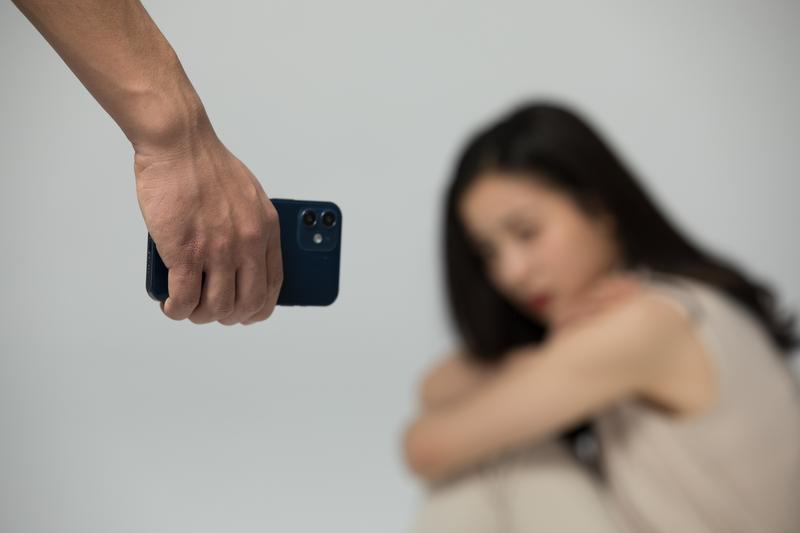 狗狗惨遭校园暴力威胁,勇敢的狗狗故事令人心疼图1