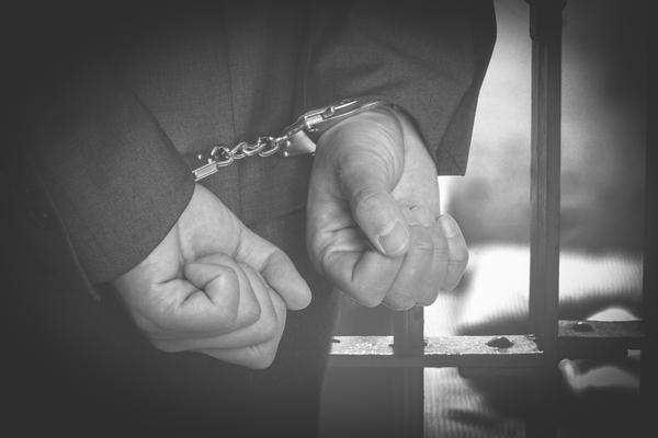 校园暴力新形式：拍摄男模特遭受暴力并传播，犯法吗？ 图2