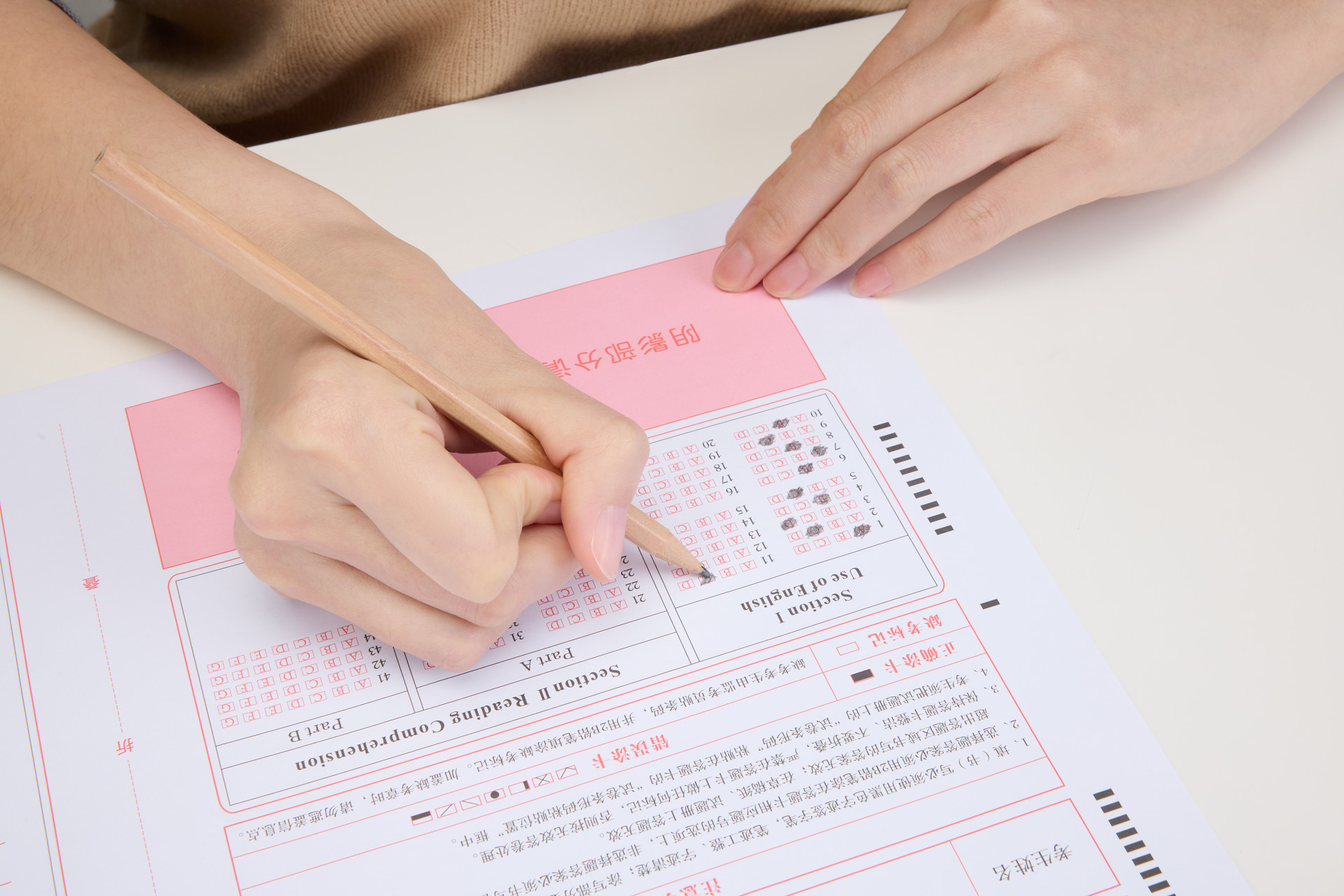 《勇敢面对，零容忍：女孩考试被校园暴力事件引社会关注》图1