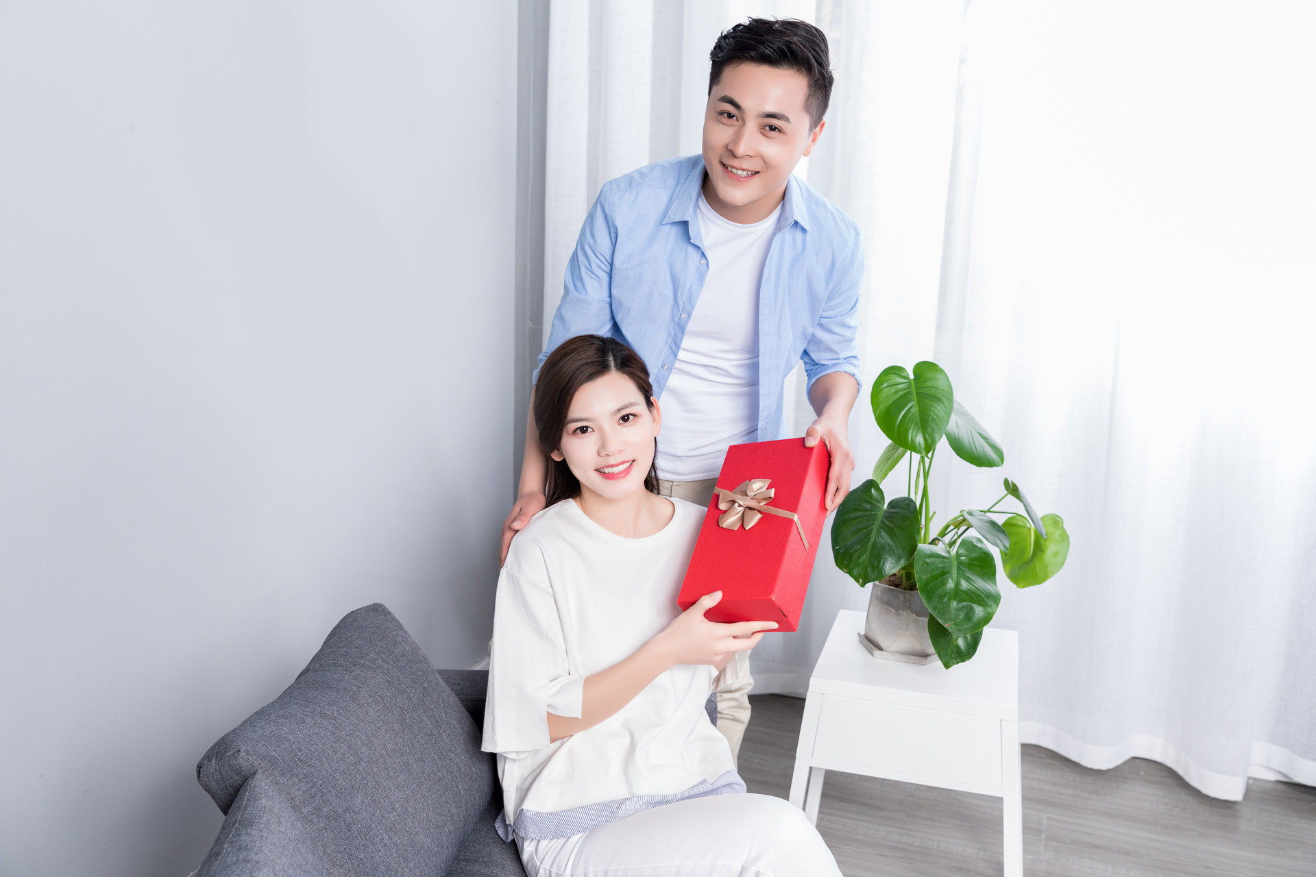 《分居两地，她却不想理老公：关键词背后的情感纠葛》图1