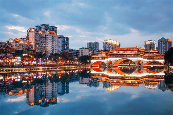 《高空抛物何时了？坏人叔叔成“网红”现象引人关注》 图2