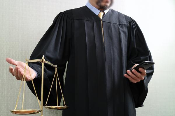 高空抛物入刑：以危险方法危害公共安全罪的适用与实践 图1